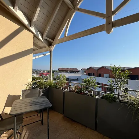 Apartment T2 Lumineux En Centre-ville Avec Balcon Et Parking Securise - Fr-1-319-612 *