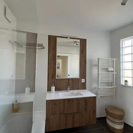 T2 Lumineux En Centre-ville Avec Balcon Et Parking Securise - Fr-1-319-612 * La Teste-de-Buch