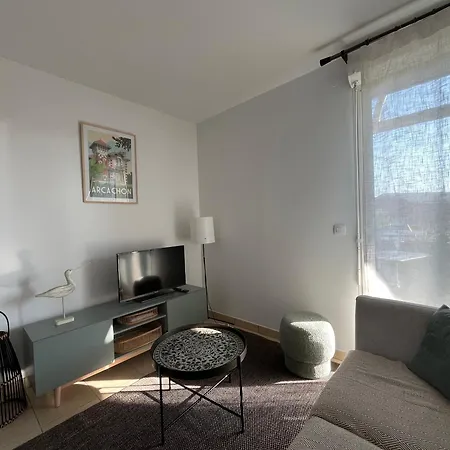 T2 Lumineux En Centre-ville Avec Balcon Et Parking Securise - Fr-1-319-612 Apartment